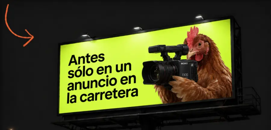 Anuncio espectacular con una gallina usando una cámara